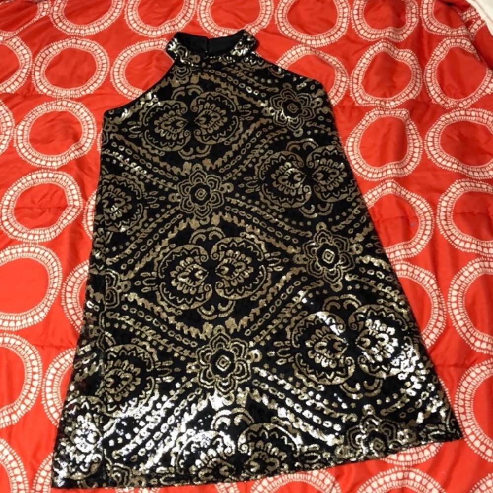 Francesca’s black & gold sequined halter dress!✨